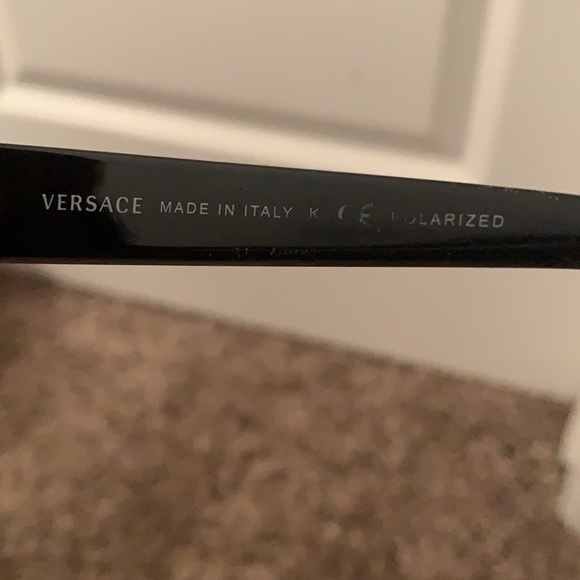 Versace sunglasses 😎 - Picture 4 of 9